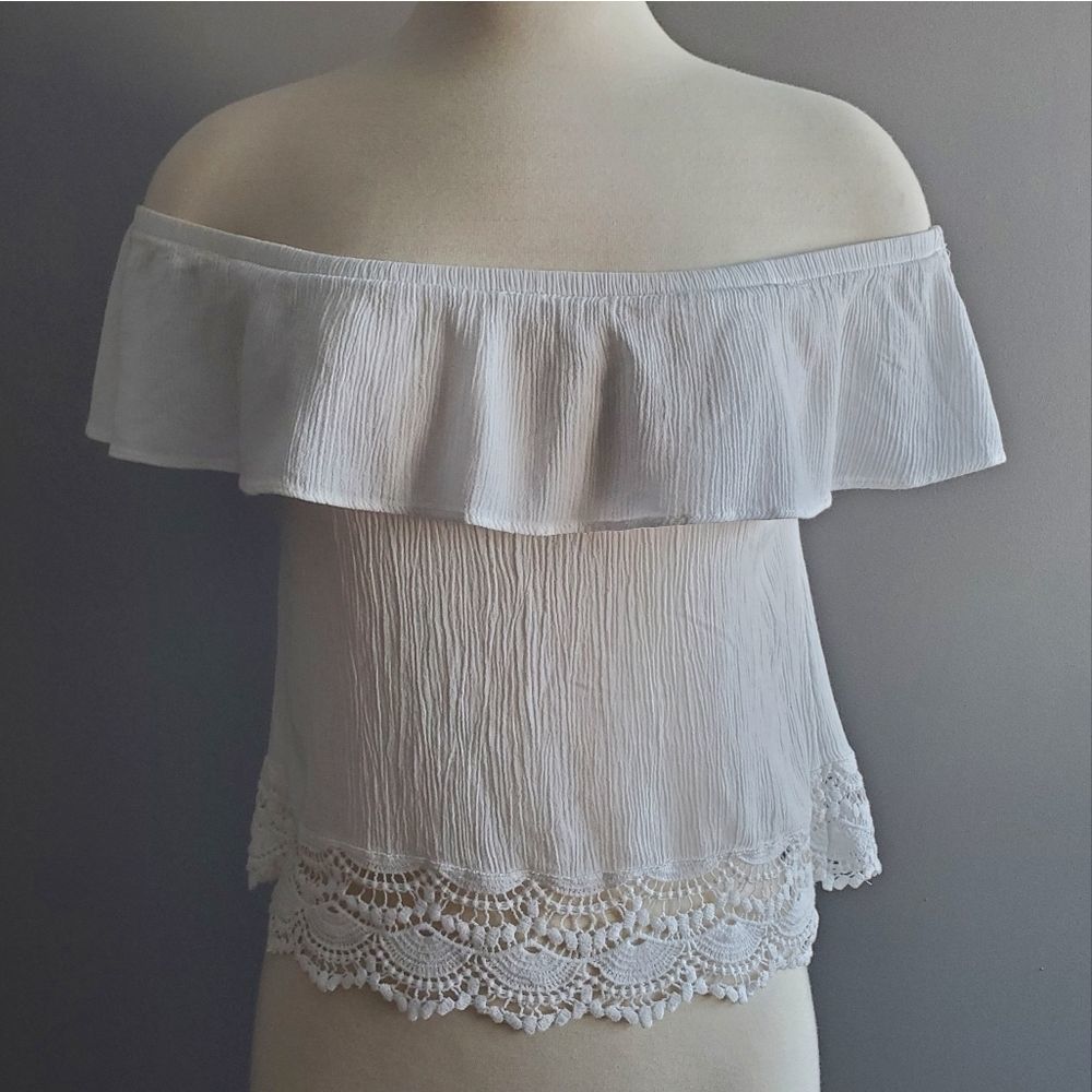Ambiance White off the Shoulder Top Size Small
